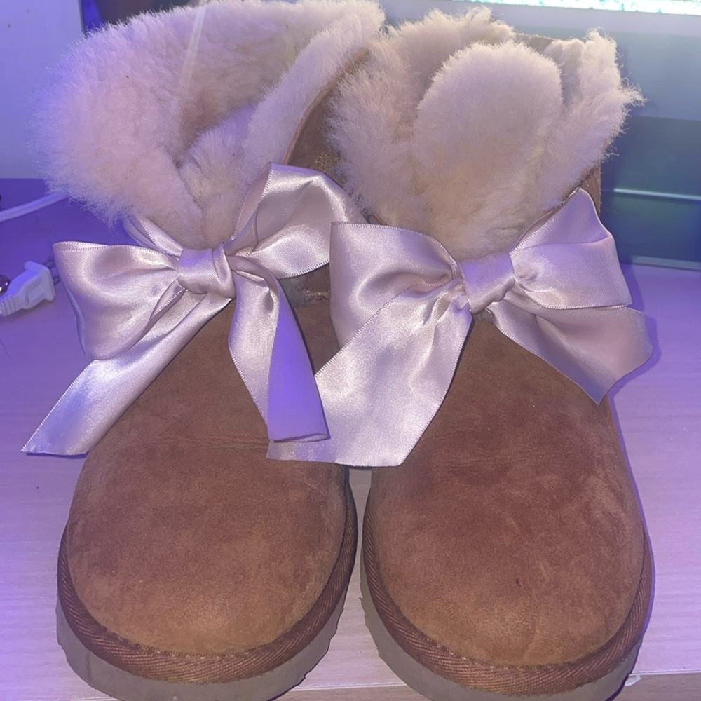 UGGS